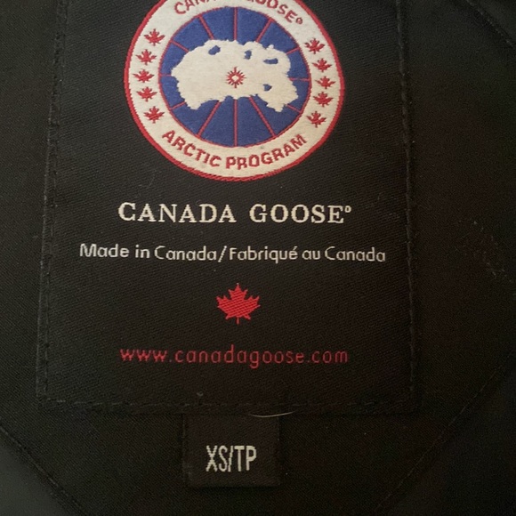 Canada Goose Women’s Trillium Parka - Picture 8 of 10